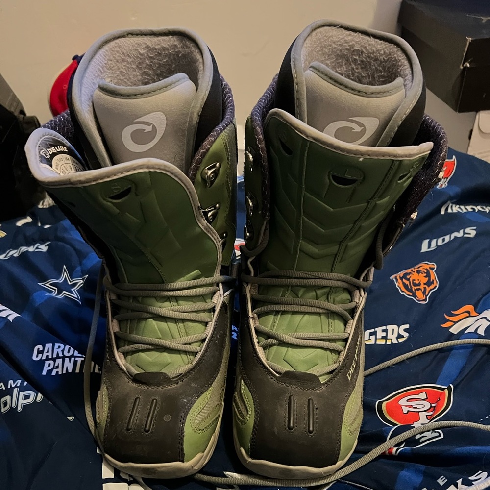 Size 9 snow board boots